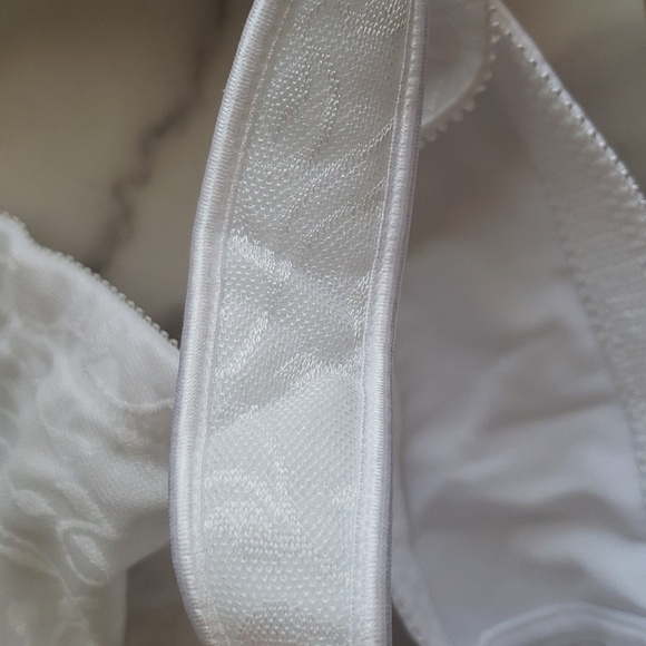 Just My Size 1107 Front Close Wirefree Bra (White 44B) - Picture 7 of 8